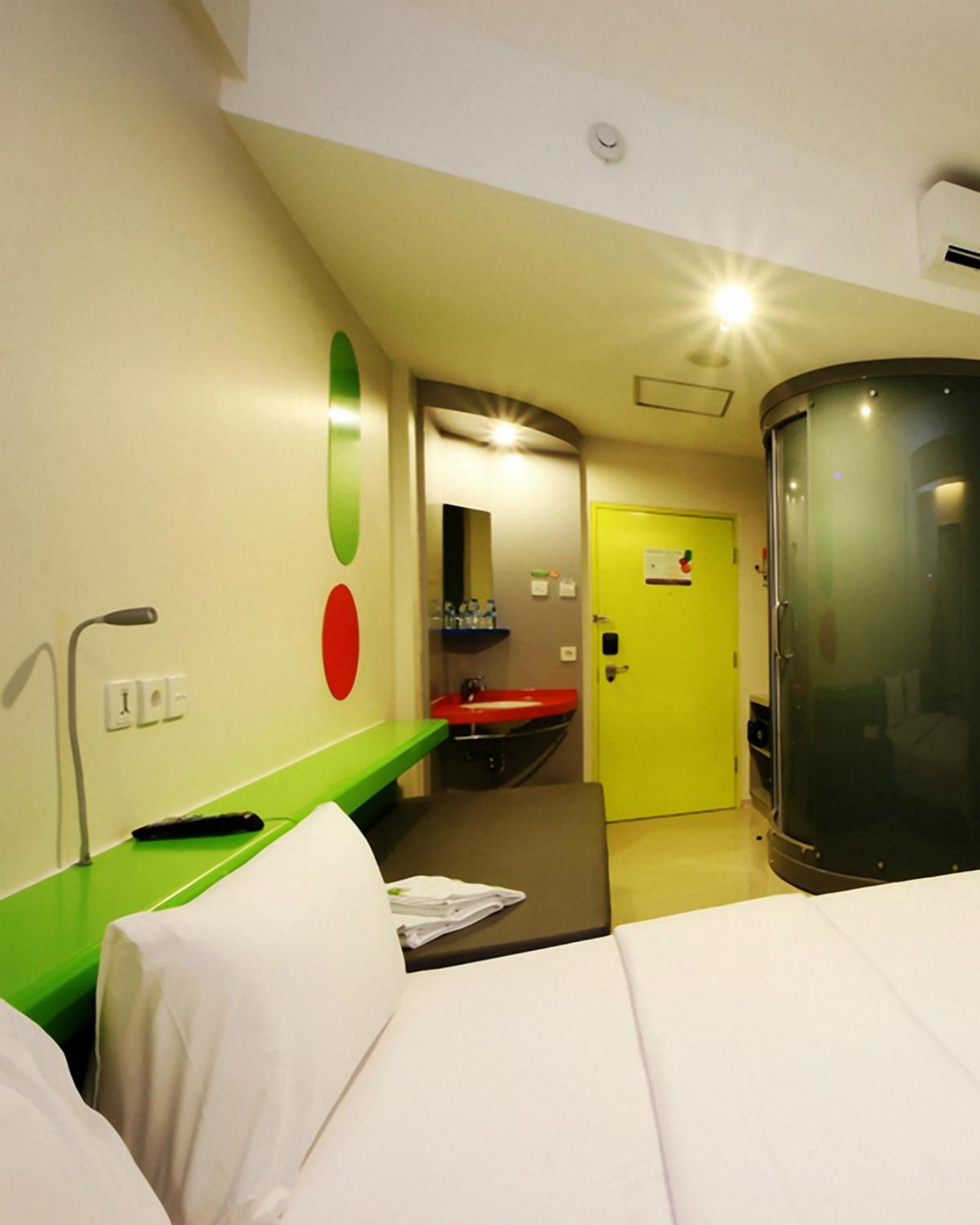 Pop! Hotel Airport Jakarta Tangerang Exterior photo
