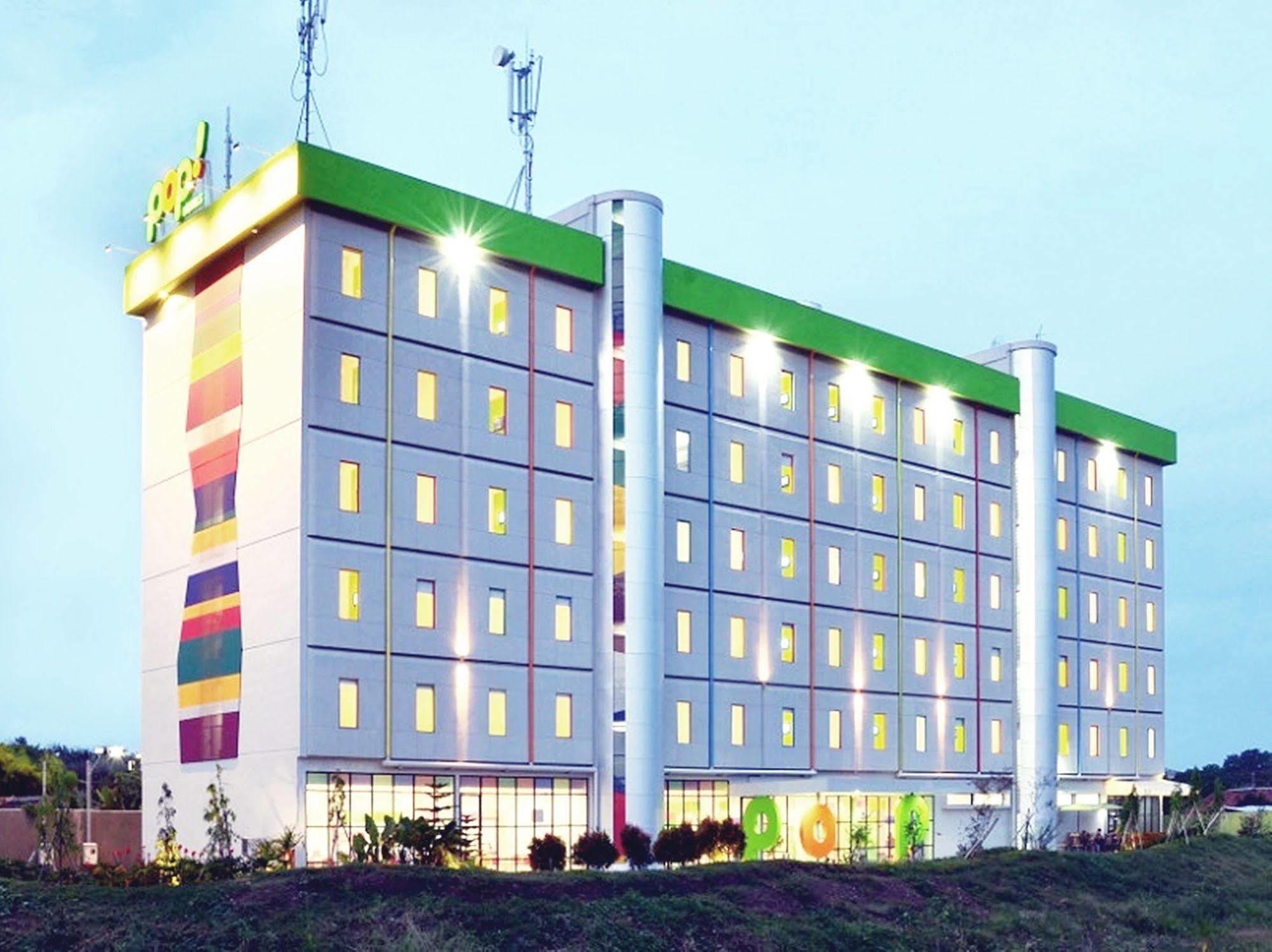 Pop! Hotel Airport Jakarta Tangerang Exterior photo