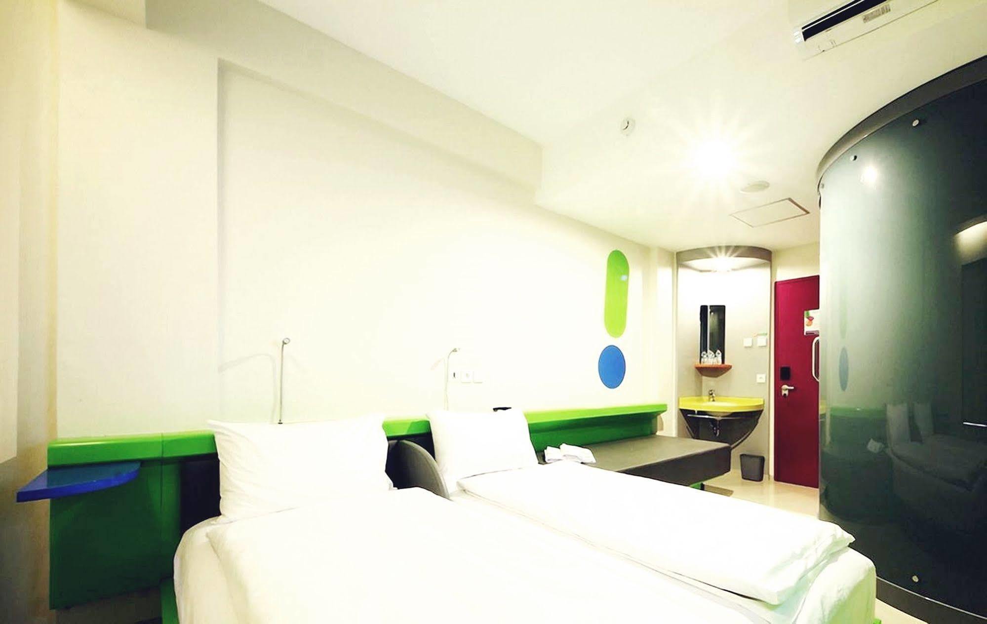 Pop! Hotel Airport Jakarta Tangerang Exterior photo