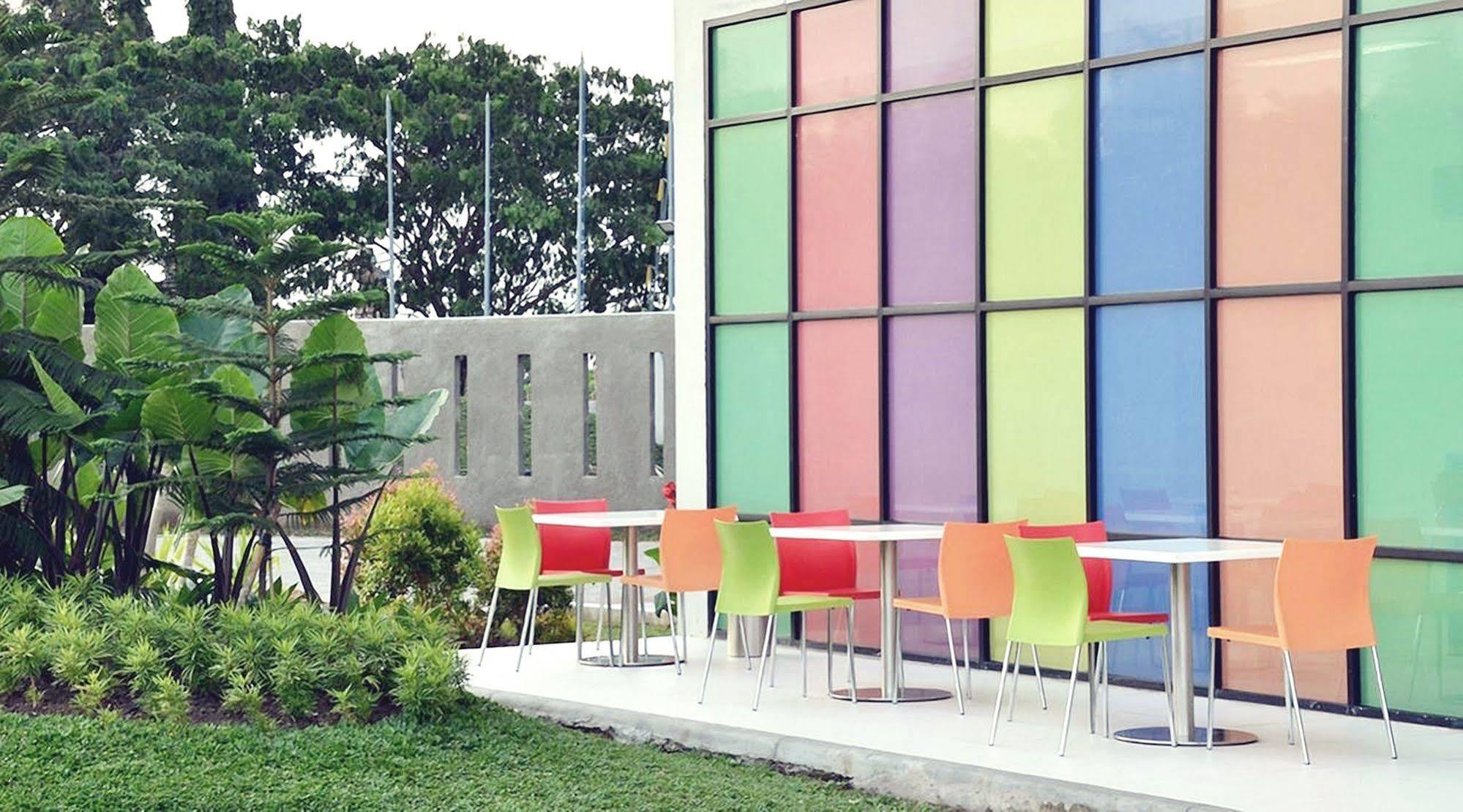 Pop! Hotel Airport Jakarta Tangerang Exterior photo
