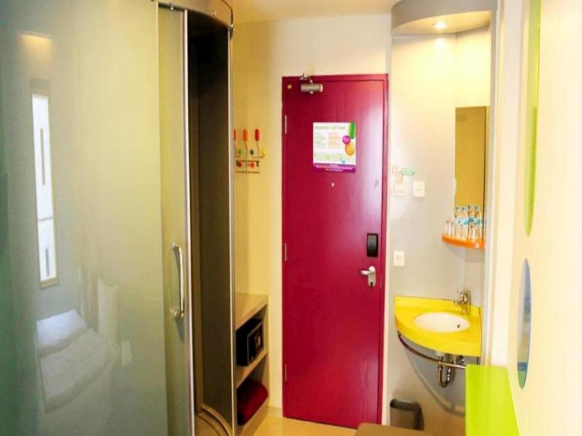 Pop! Hotel Airport Jakarta Tangerang Exterior photo